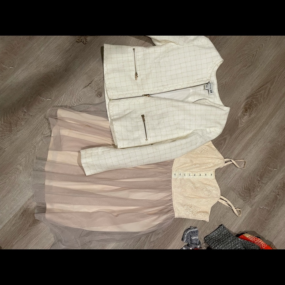Over 15 cute dresses, outfits in size small. Variety of designers
